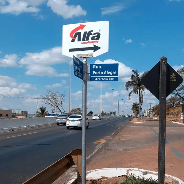 Abraçadeira para placa de logradouro